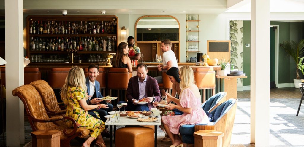 imageye___-_imgi_58_people-dining-in-hotel-e1697910110632-1280x620
