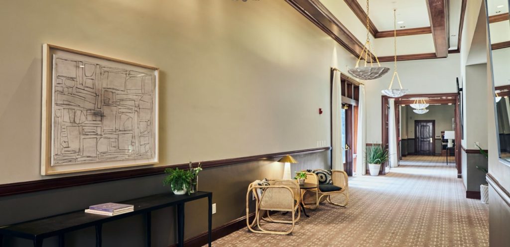 imageye___-_imgi_71_hotel-emeline-hallway-1280x620